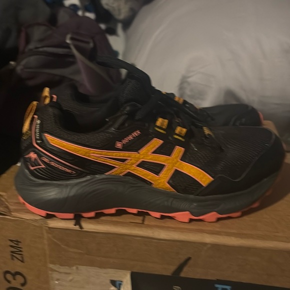 ASICS - Picture 3 of 5